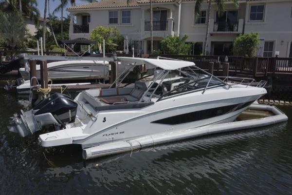 Slide: The Image of 2020 Beneteau 32' Flyer 10 - 8