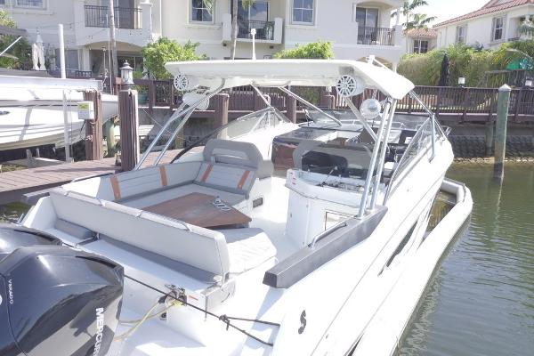 Slide: The Image of 2020 Beneteau 32' Flyer 10 - 9
