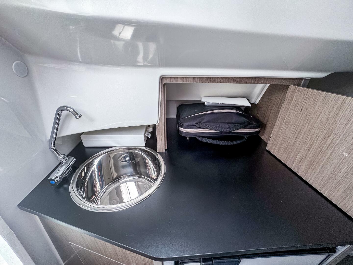 Slide: The Image of Beneteau Flyer 8 Sundeck 2022 - 5541519