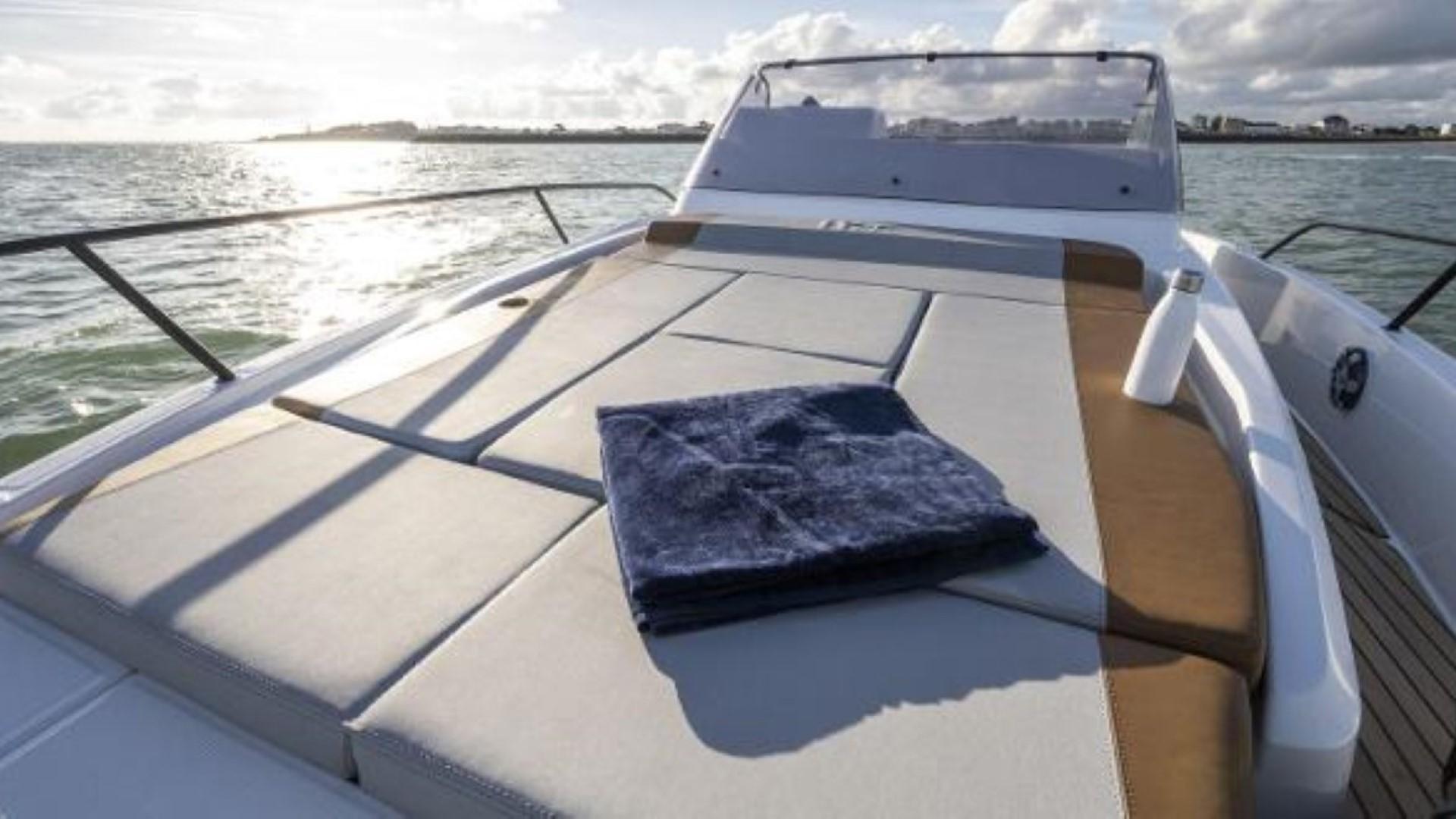 Slide: The Image of Beneteau Flyer 9 Sundeck 2023 - 3647171