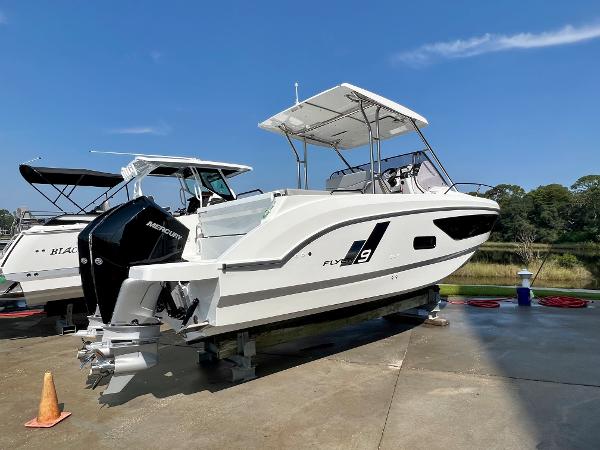 Slide: The Image of 2024 Beneteau Flyer 9 SUNdeck boat with Mercury outboard engine on display. - 4