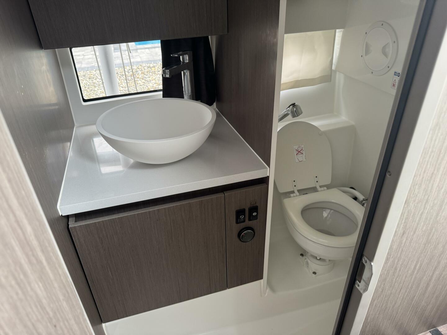 Slide: The Image of Beneteau Flyer 9 Sundeck 2024 - 5693619