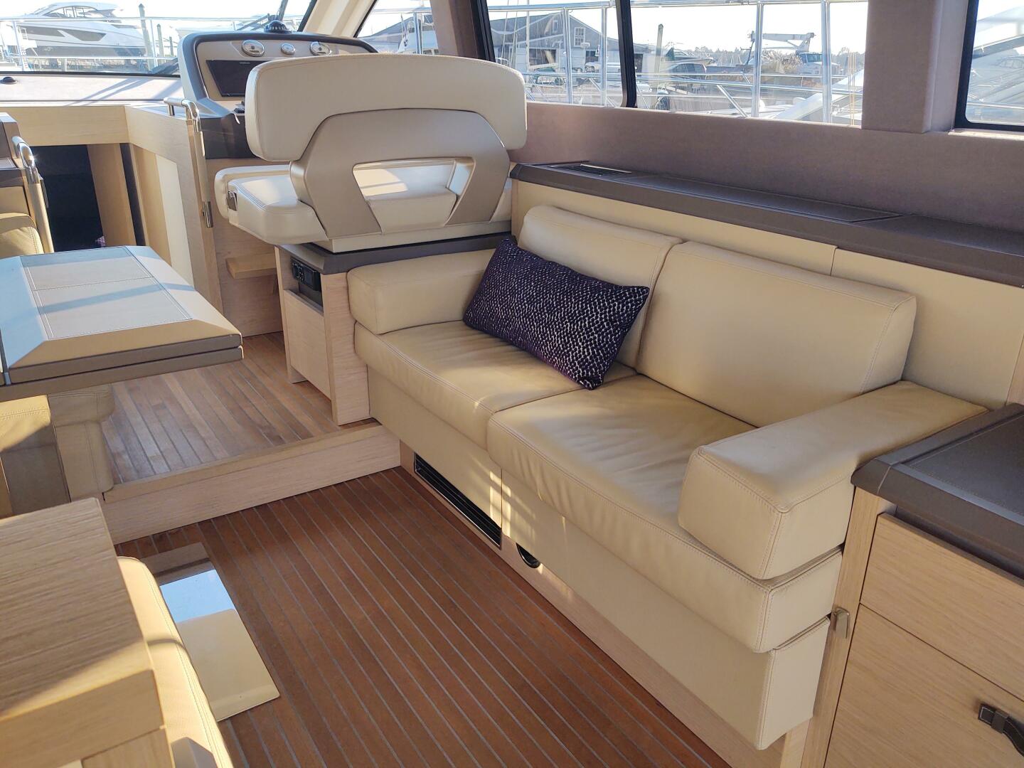 Slide: The Image of Beneteau MC5 2019 - 4810293