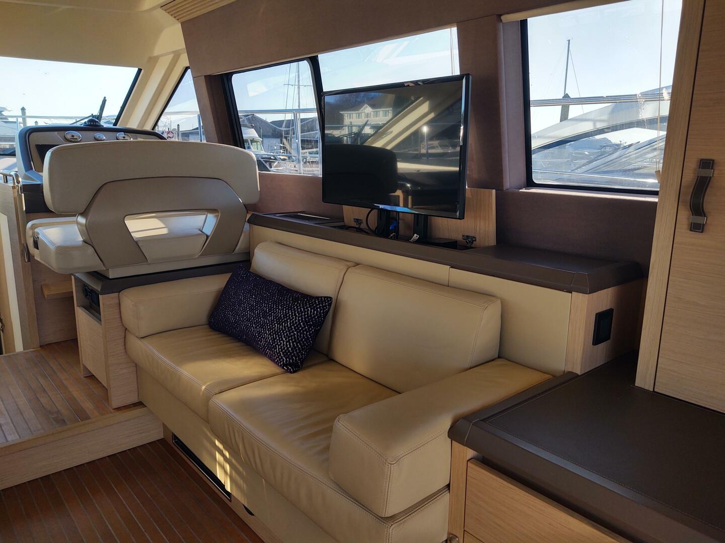 Slide: The Image of Beneteau MC5 2019 - 4810294