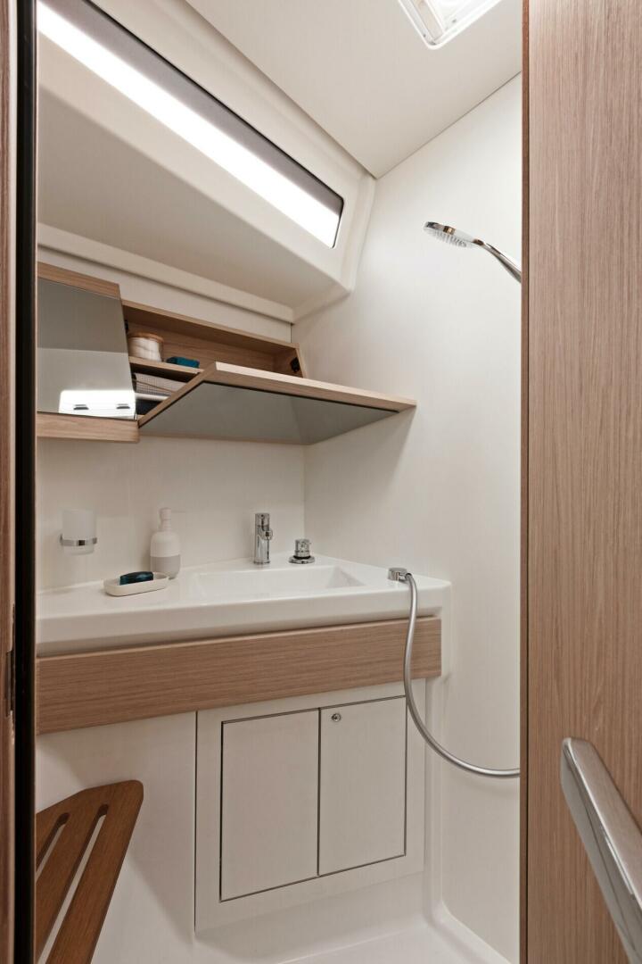 Slide: The Image of Beneteau Oceanis 2025 - 5298199