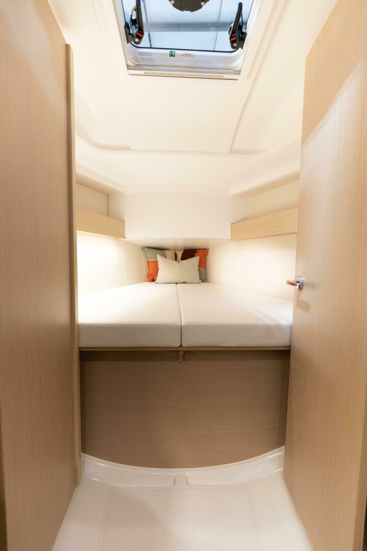 Slide: The Image of BENETEAU Oceanis 30.1 - 13