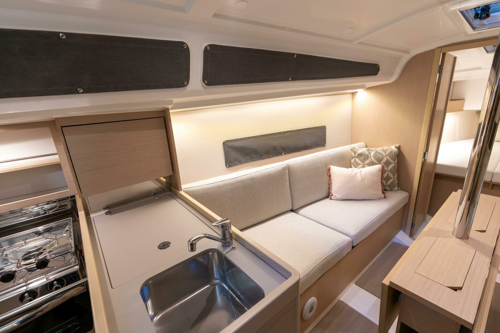 Slide: The Image of BENETEAU Oceanis 30.1 - 14