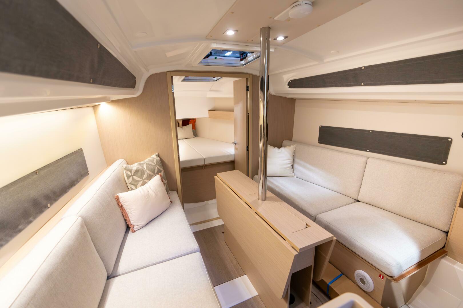 Slide: The Image of BENETEAU Oceanis 30.1 - 16