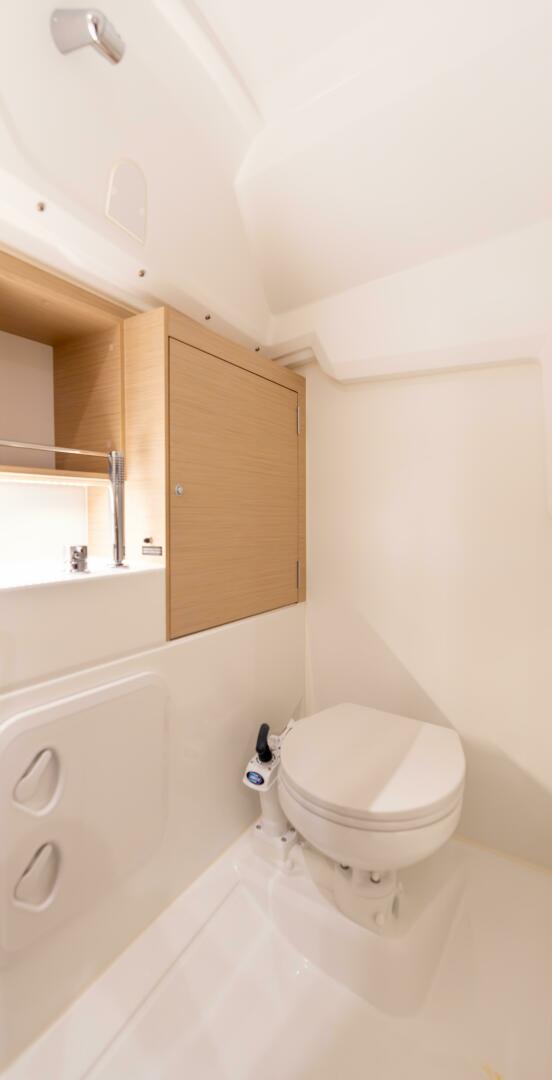 Slide: The Image of BENETEAU Oceanis 30.1 - 18