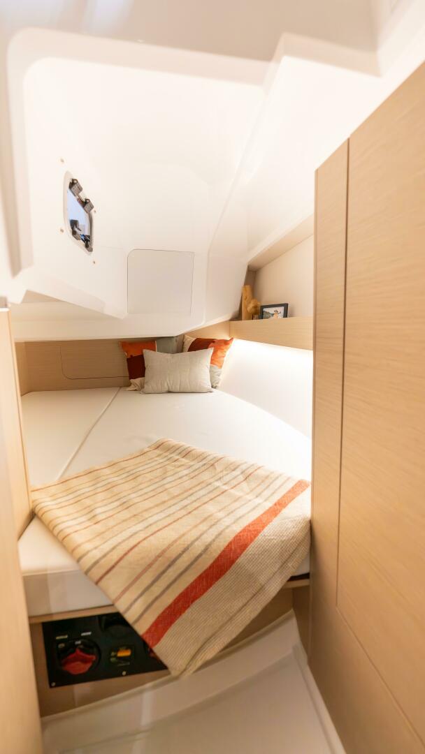 Slide: The Image of BENETEAU Oceanis 30.1 - 19