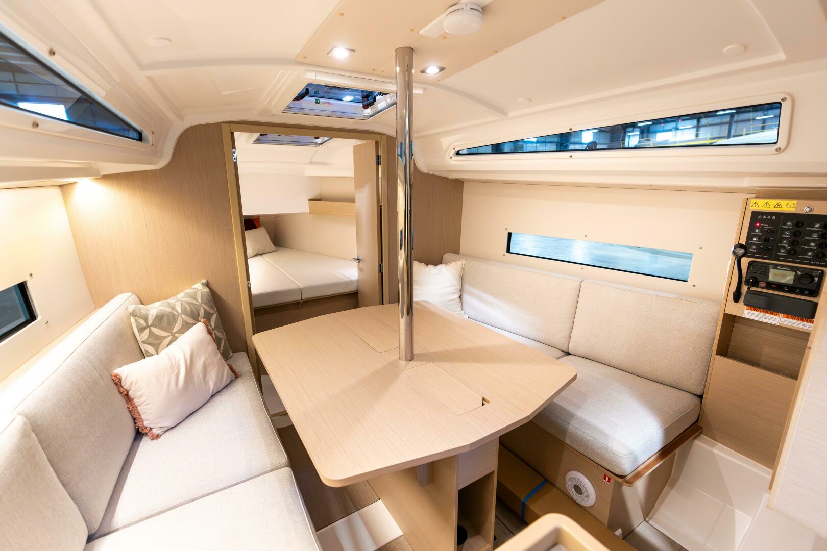 Slide: The Image of BENETEAU Oceanis 30.1 - 27