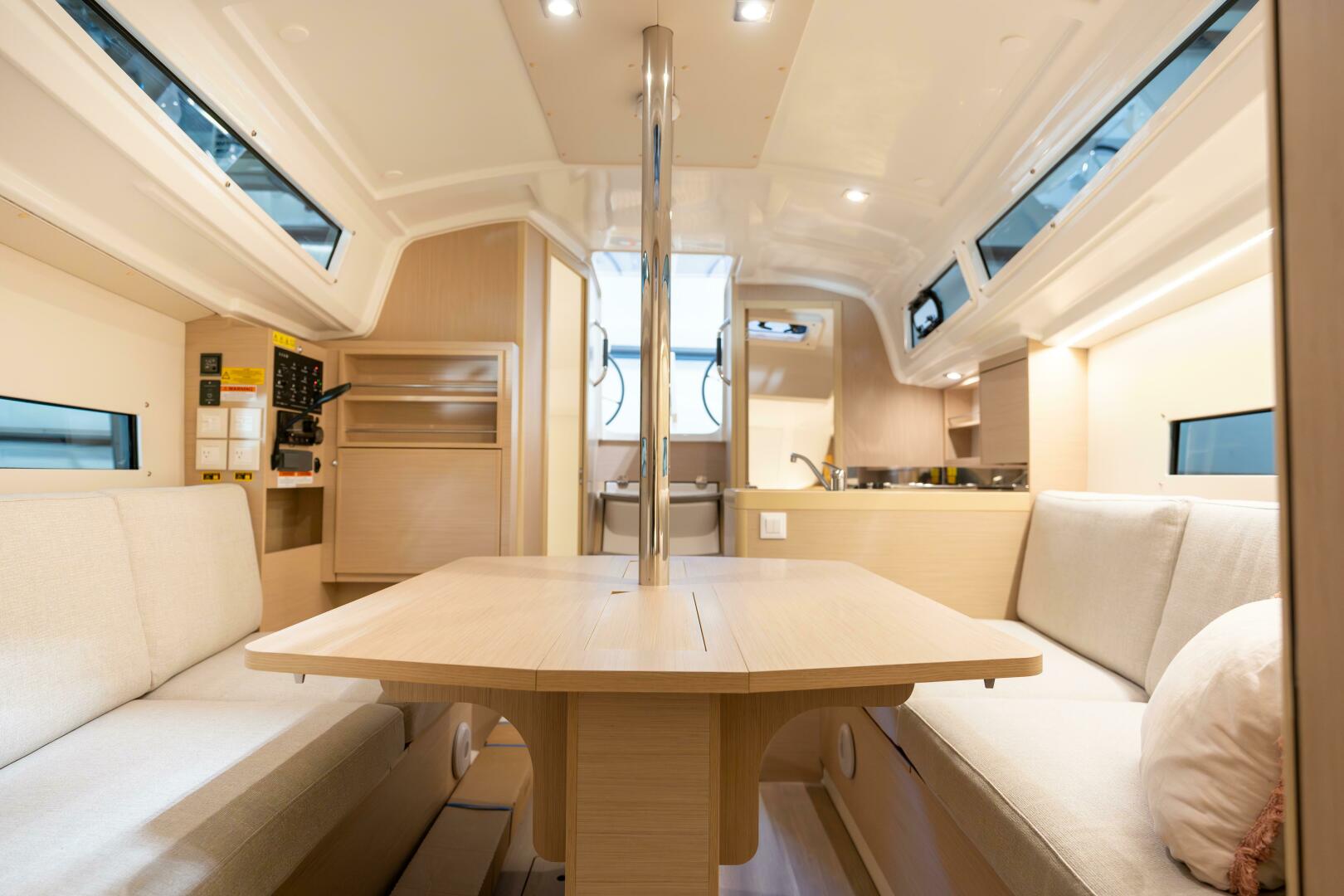 Slide: The Image of BENETEAU Oceanis 30.1 - 31