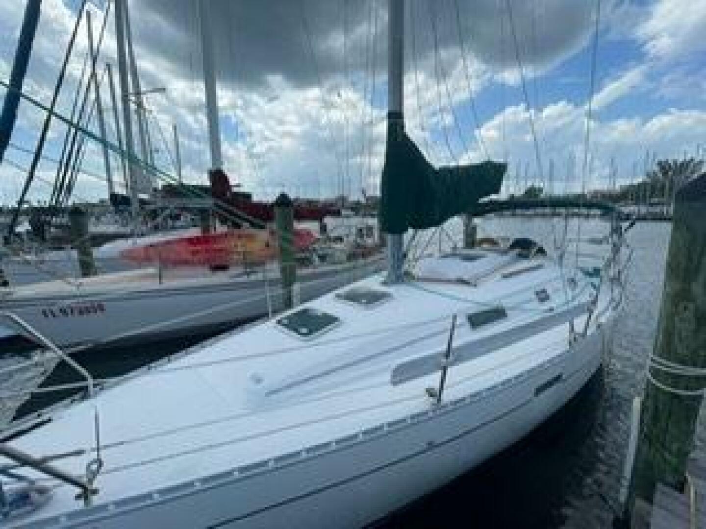 Slide: The Image of Beneteau Oceanis 311 2000 - 5293310