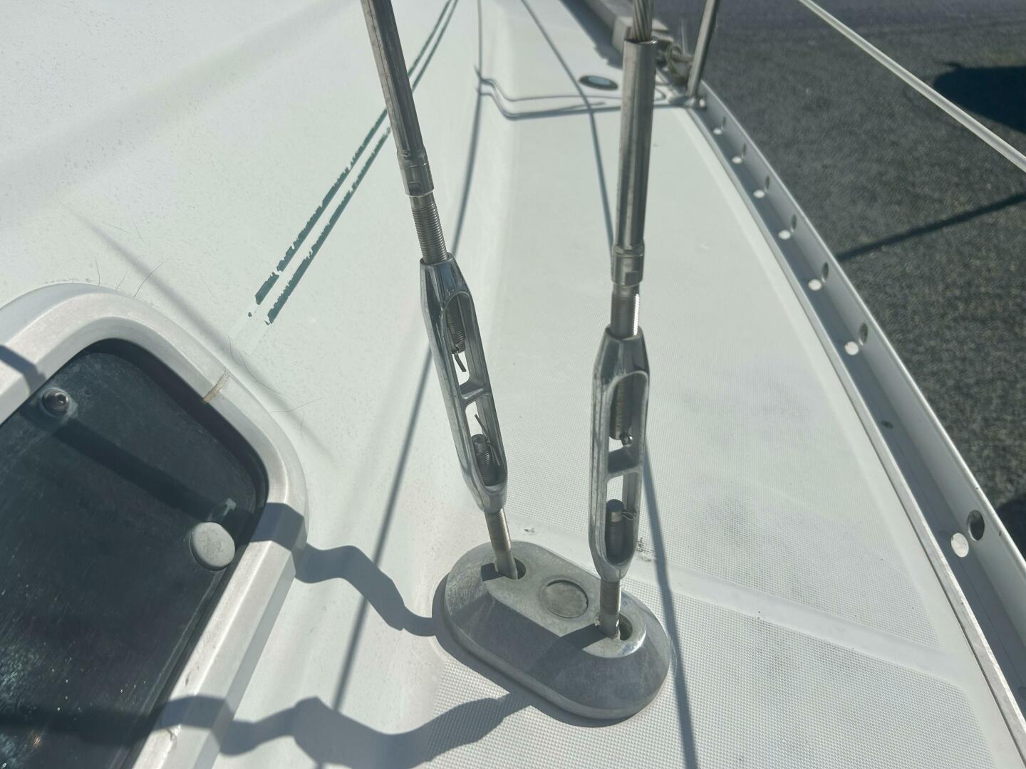 Slide: The Image of 1999 Beneteau Oceanis 321  Turnbuckle on Shroud - 5203588