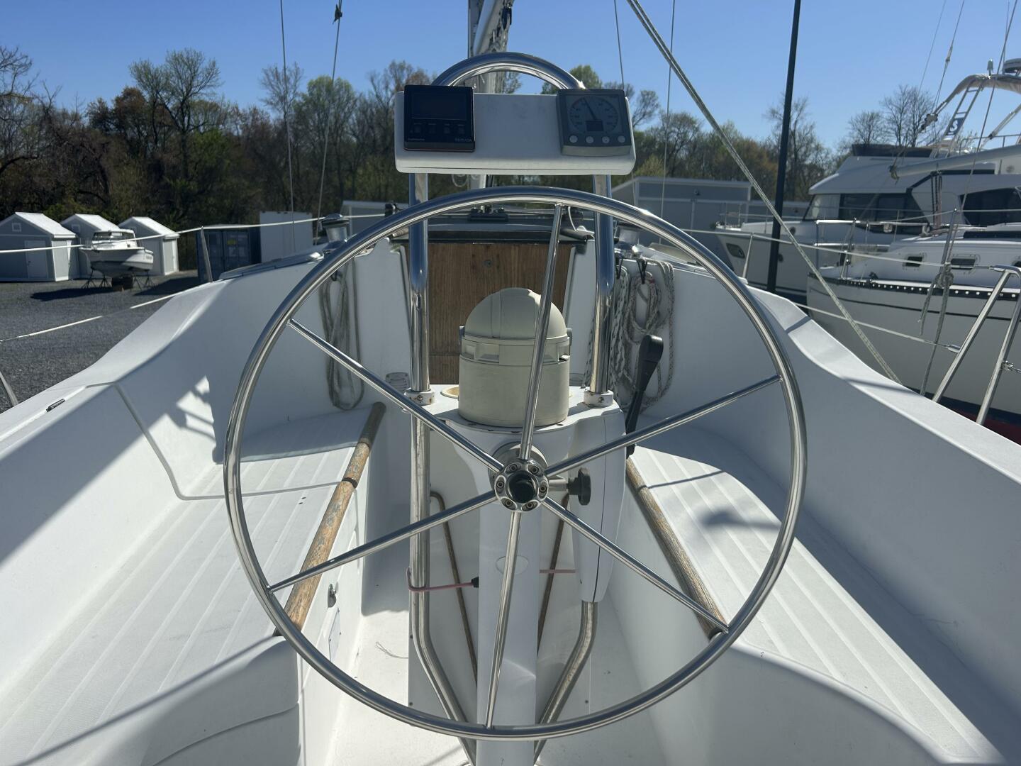 Slide: The Image of 1999 Beneteau Oceanis 321  Cockpit - 5203337