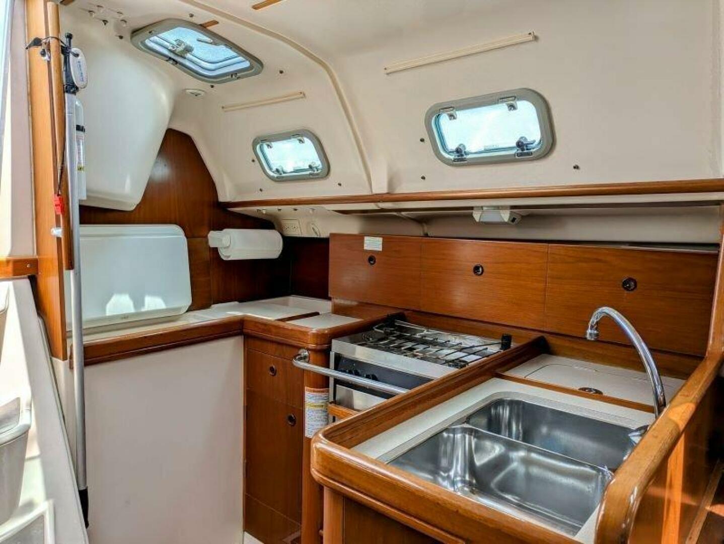Slide: The Image of 1999 Beneteau Oceanis 321   Galley Galley - 5179583