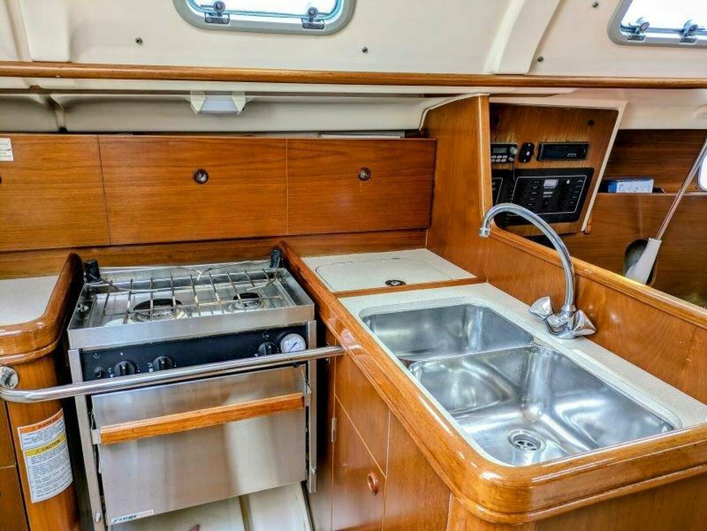 Slide: The Image of 1999 Beneteau Oceanis 321   Galley 2 Galley - 5179582