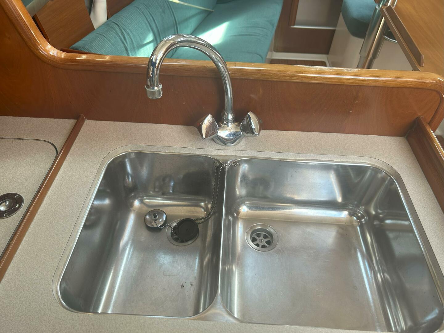 Slide: The Image of 1999 Beneteau Oceanis 321  Dry Storage - 5203582