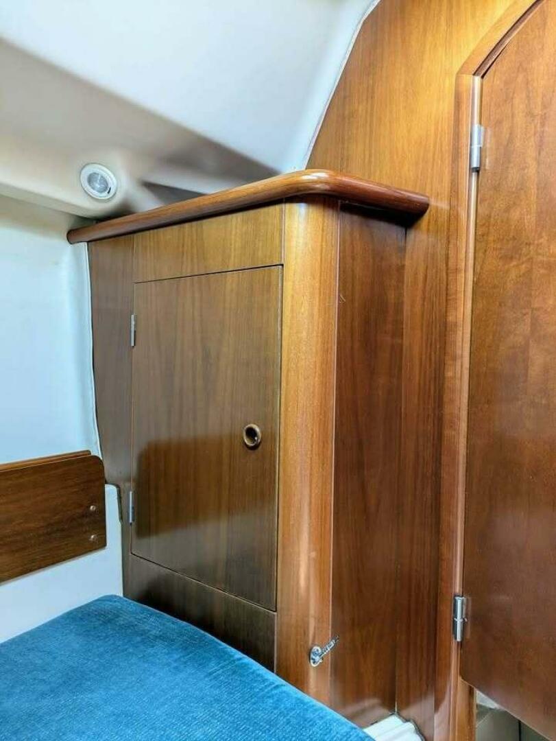 Slide: The Image of 1999 Beneteau Oceanis 321   Cabin Locker Forward Berth - 5179578