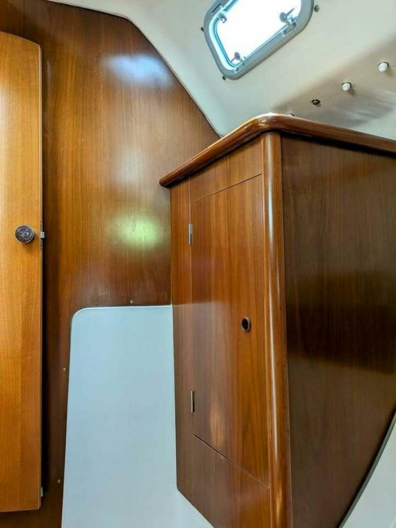 Slide: The Image of 1999 Beneteau Oceanis 321   Cabin Locker Port Forward Beth - 5179577