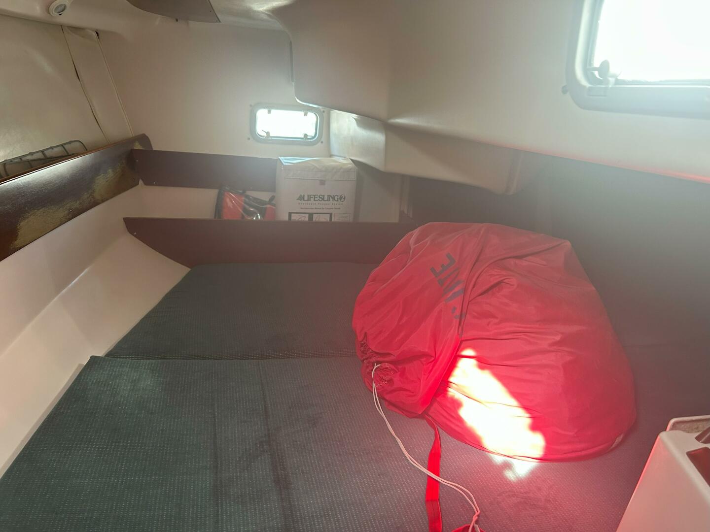 Slide: The Image of 1999 Beneteau Oceanis 321  Aft Berth - 5203587