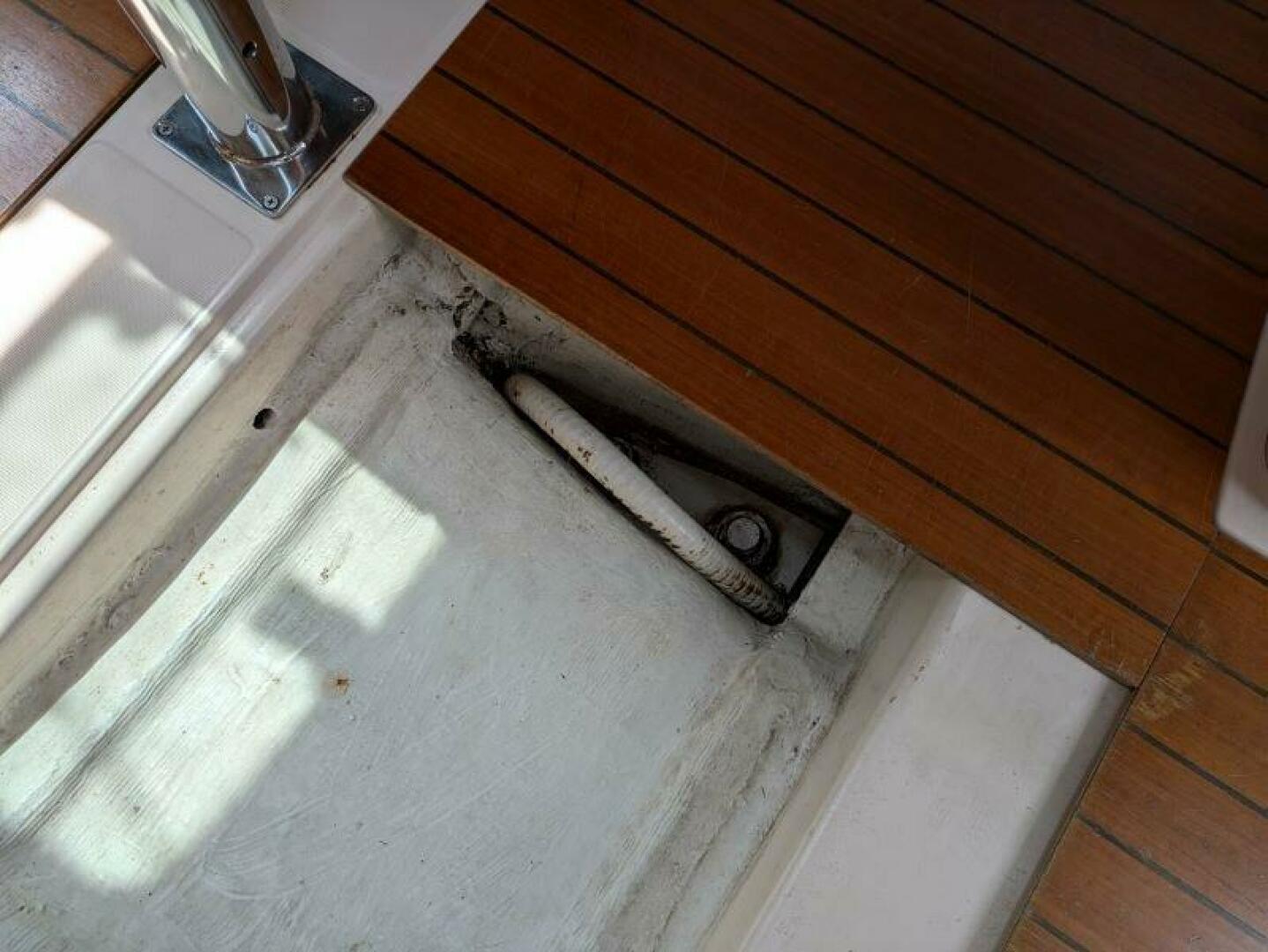 Slide: The Image of 1999 Beneteau Oceanis 321   Bilge - 5179575