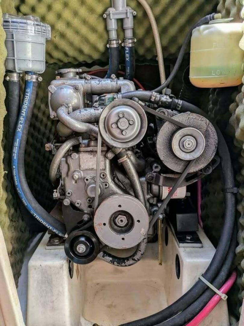 Slide: The Image of 1999 Beneteau Oceanis 321   Diesel Engine - 5179580