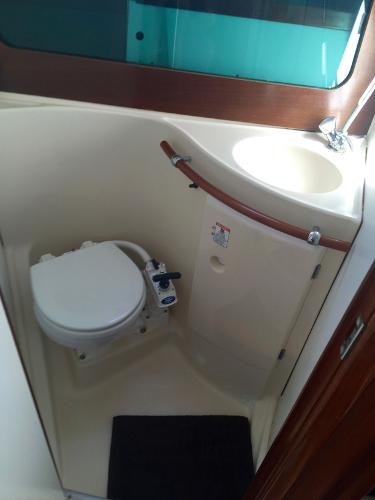 Slide: The Image of 2000 Beneteau Oceanis 321 yacht bathroom with toilet and sink. - 32