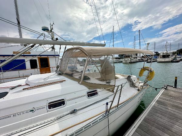 Slide: The Image of 2000 Beneteau Oceanis 321 sailboat docked at marina under cloudy sky. - 6