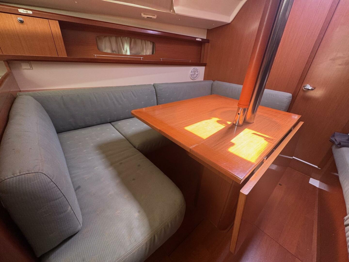 Slide: The Image of Beneteau Oceanis 34 2009 - 5537199