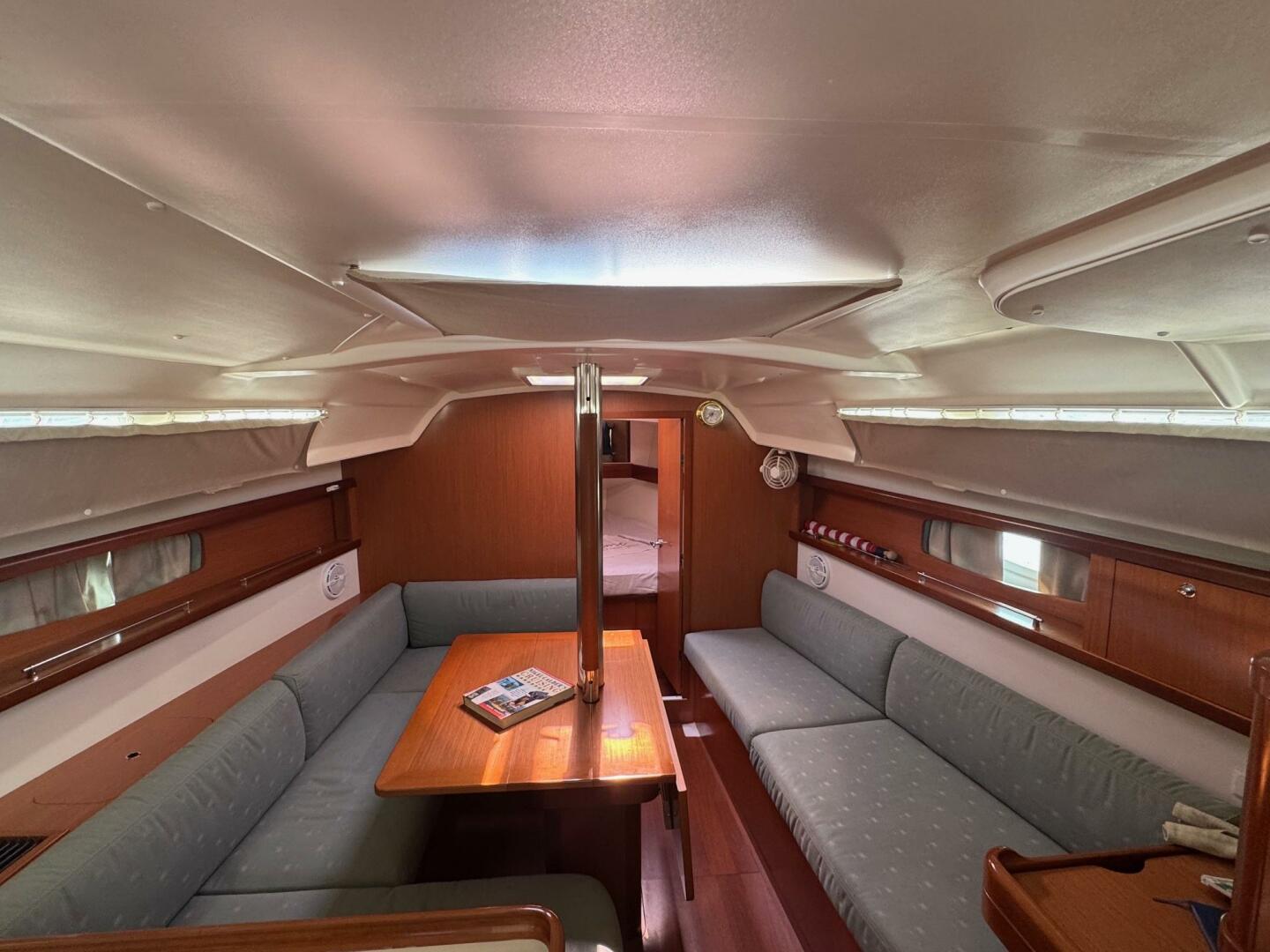 Slide: The Image of Beneteau Oceanis 34 2009 - 5537189