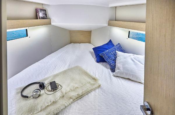 Slide: The Image of Beneteau Oceanis 34.1 2023 - 6