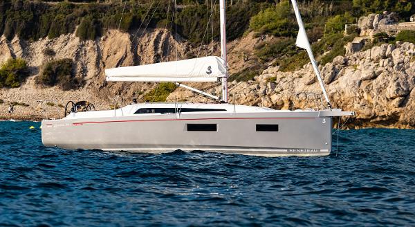 Slide: The Image of Beneteau Oceanis 34.1 2024 - 7
