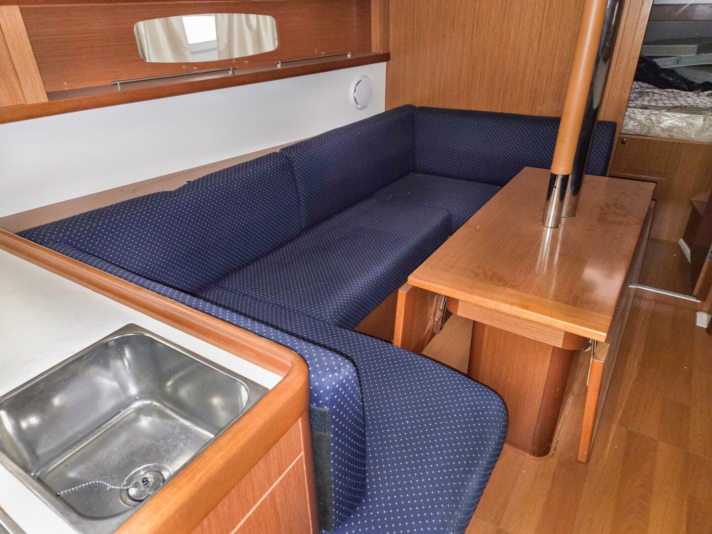 Slide: The Image of Beneteau Oceanis 37 2008 - 5104743