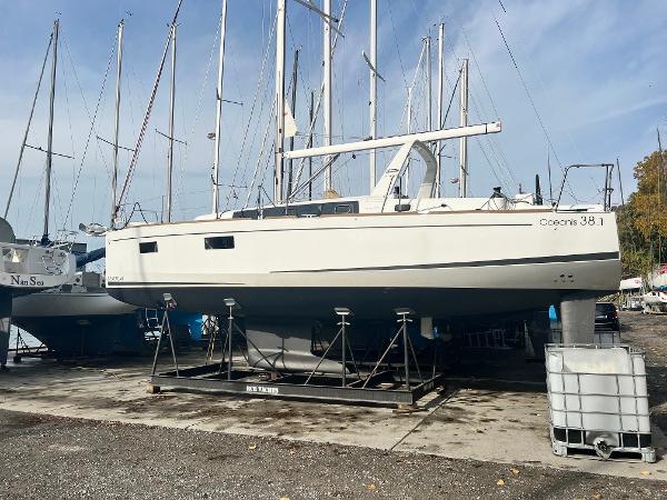 Slide: The Image of Beneteau Oceanis 38.1 2023 - 4