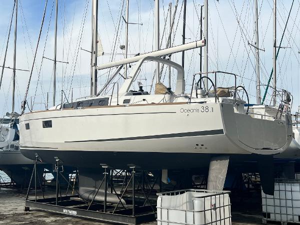 Slide: The Image of Beneteau Oceanis 38.1 2023 - 6