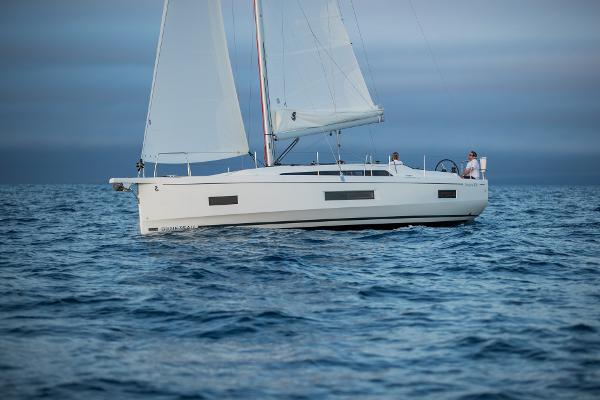 Slide: The Image of Beneteau Oceanis 40.1 2022 - 1