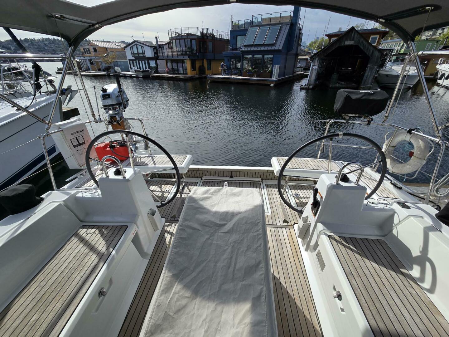 Slide: The Image of Cockpit Looking Aft - 5203164