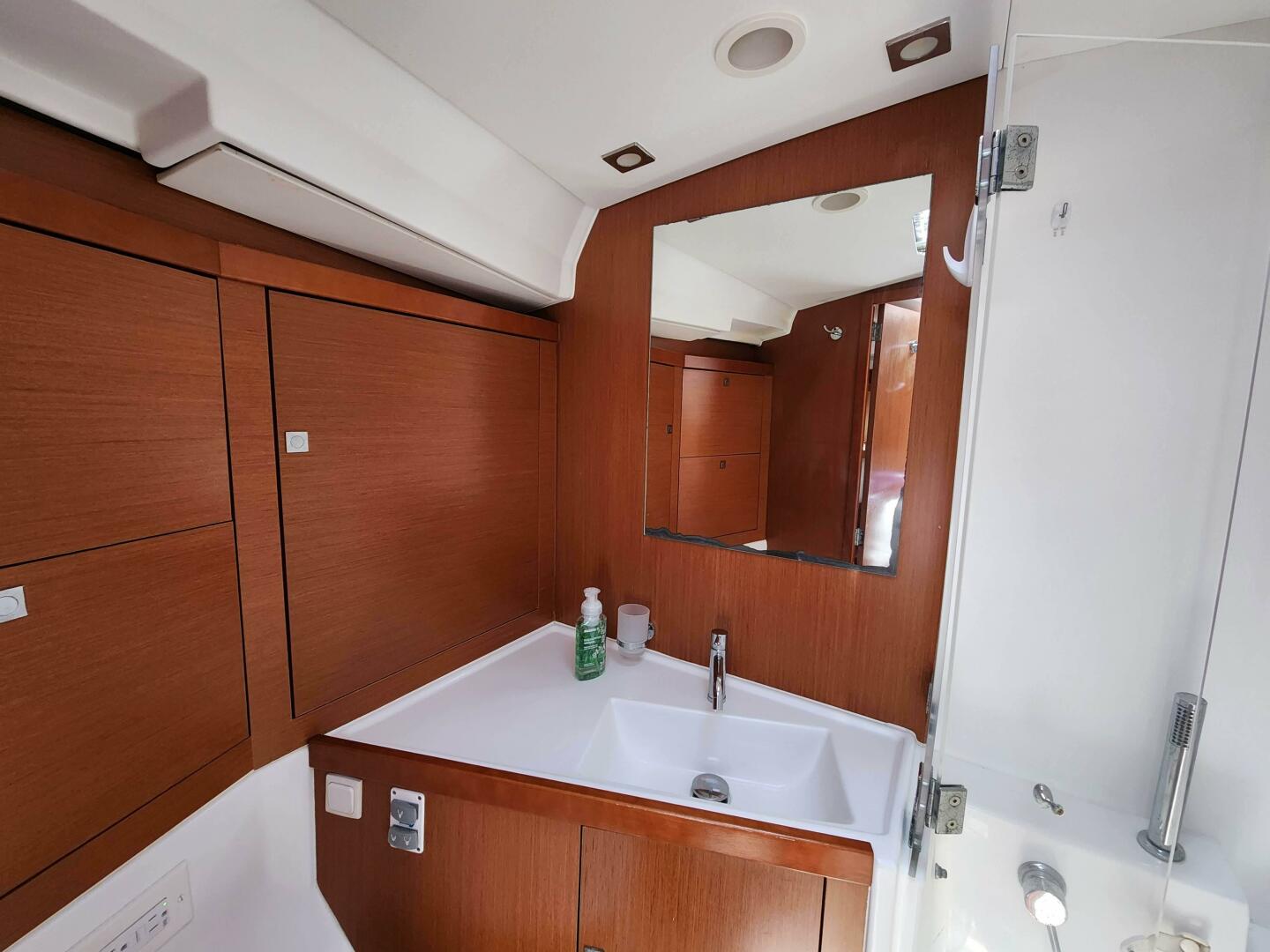 Slide: The Image of Beneteau Oceanis 45 2016 - 4512073