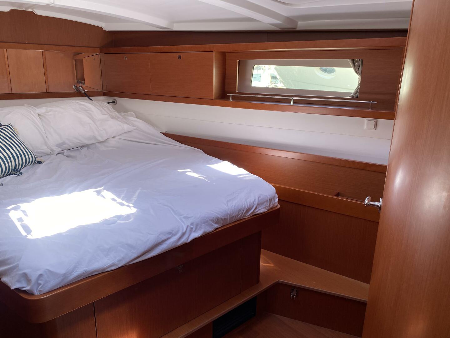 Slide: The Image of 7Fwd Cabin 1 (2) - 4278667