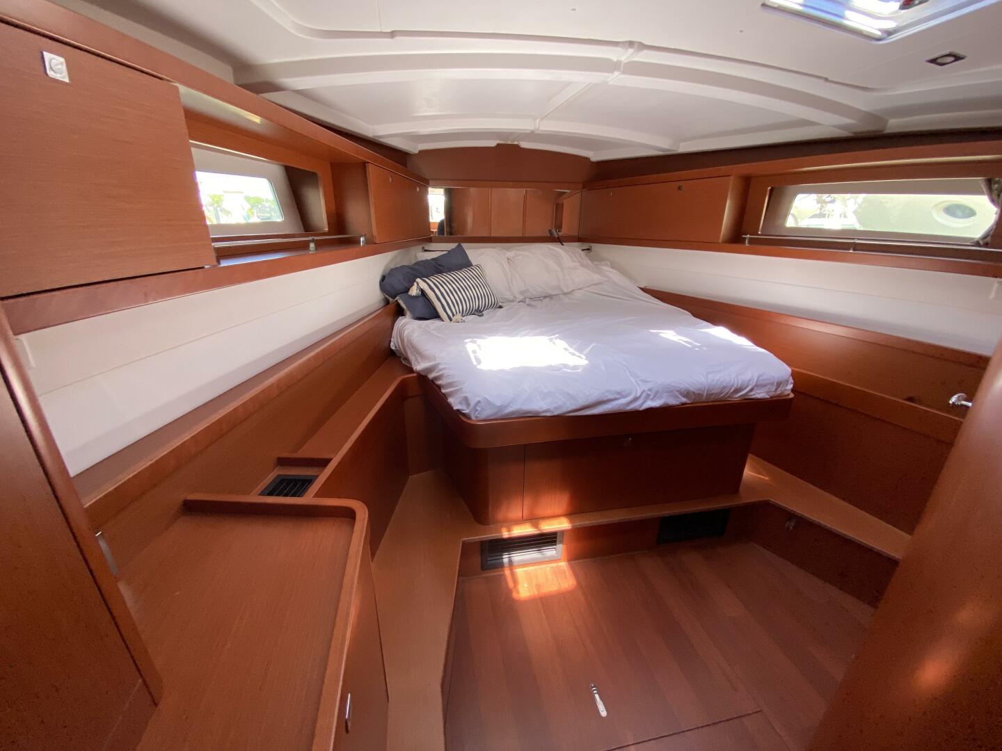 Slide: The Image of 7Fwd Cabin 1 (4) - 4278669