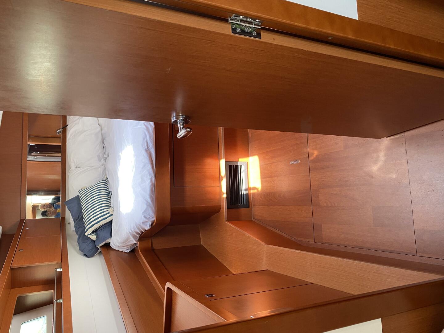 Slide: The Image of 7Fwd Cabin 1 (5) - 4278670