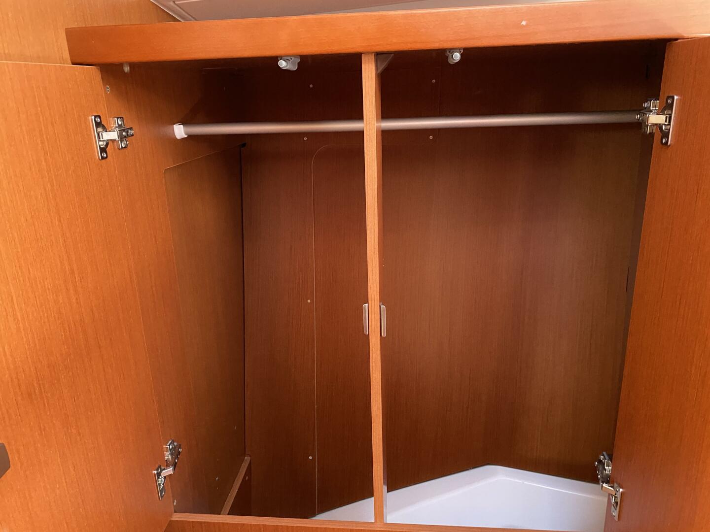 Slide: The Image of 7Fwd Cabin 2 (2) - 4278672