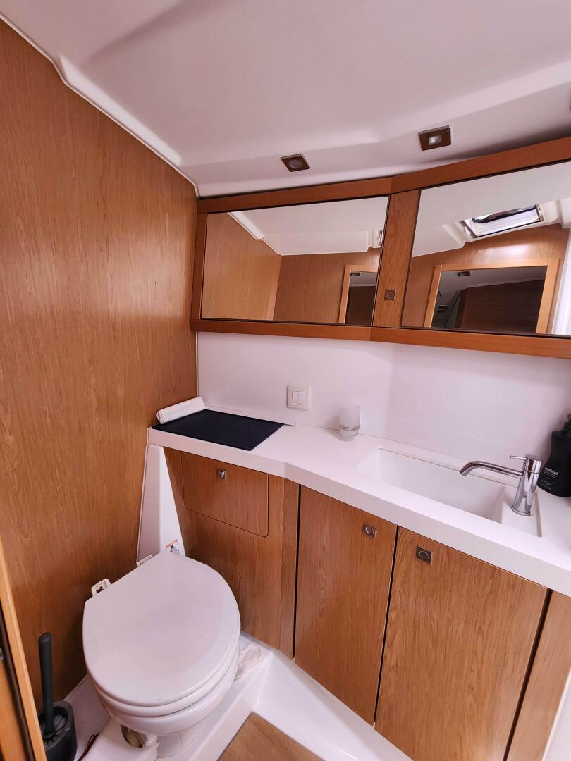 Slide: The Image of Beneteau Sense 2011 - 4401495