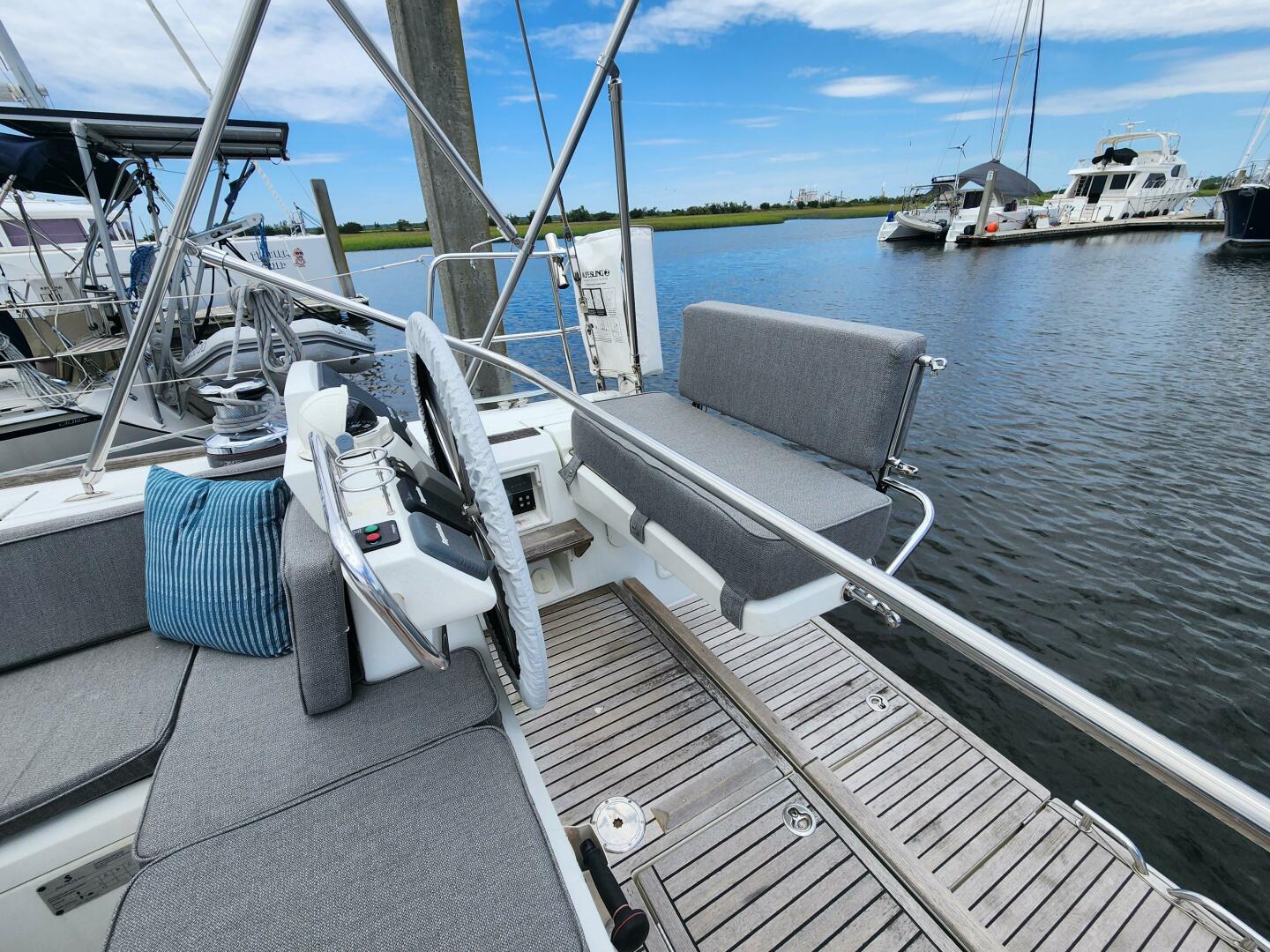 Slide: The Image of Beneteau Sense 2011 - 4401512