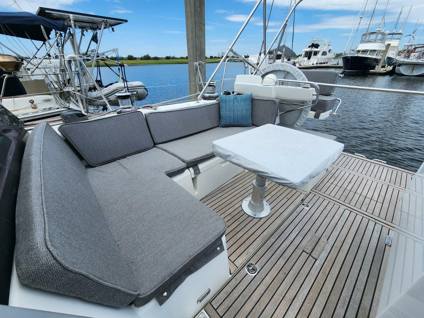 Slide: The Image of Beneteau Sense 2011 - 4401513