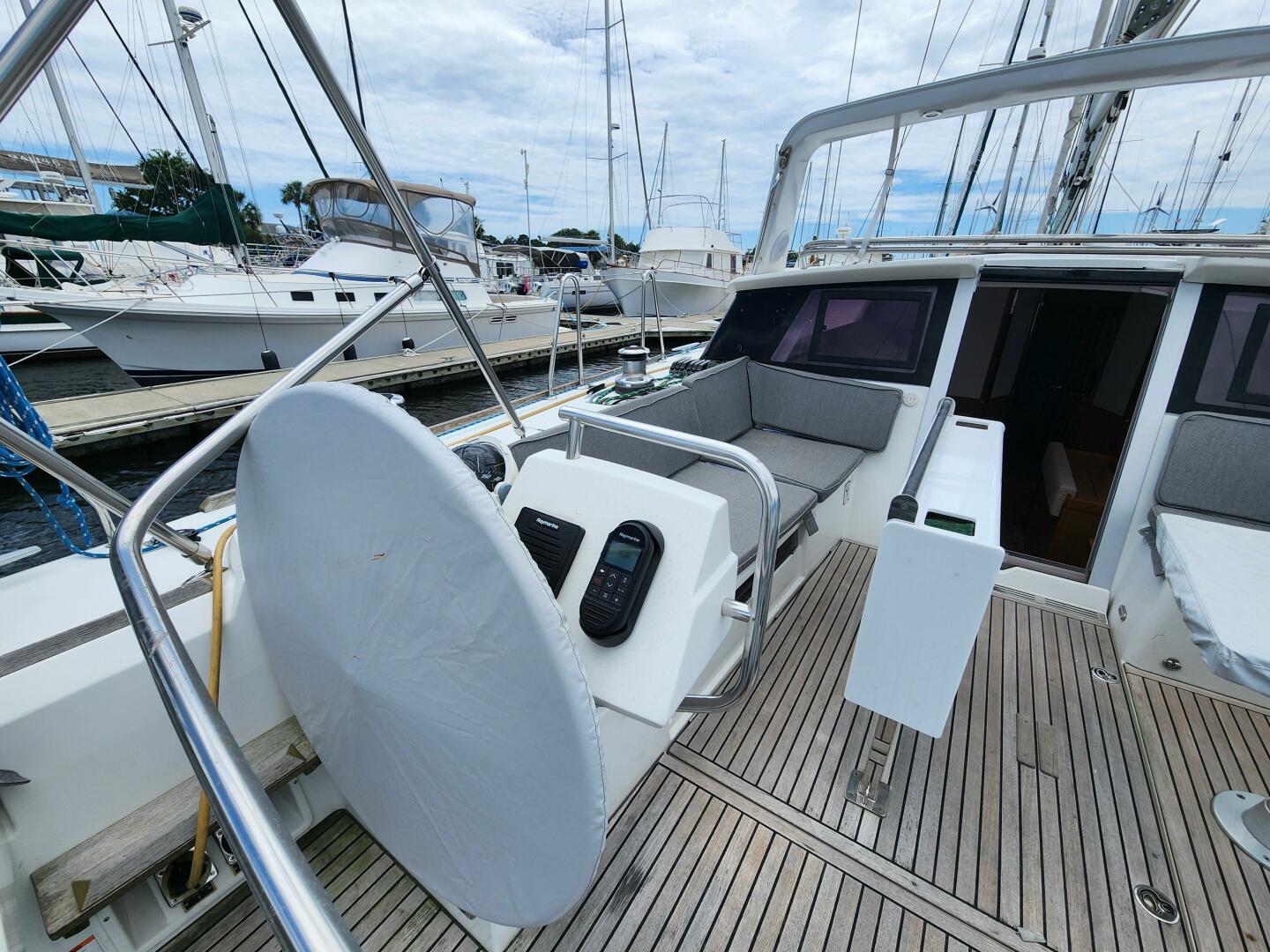 Slide: The Image of Beneteau Sense 2011 - 4401515