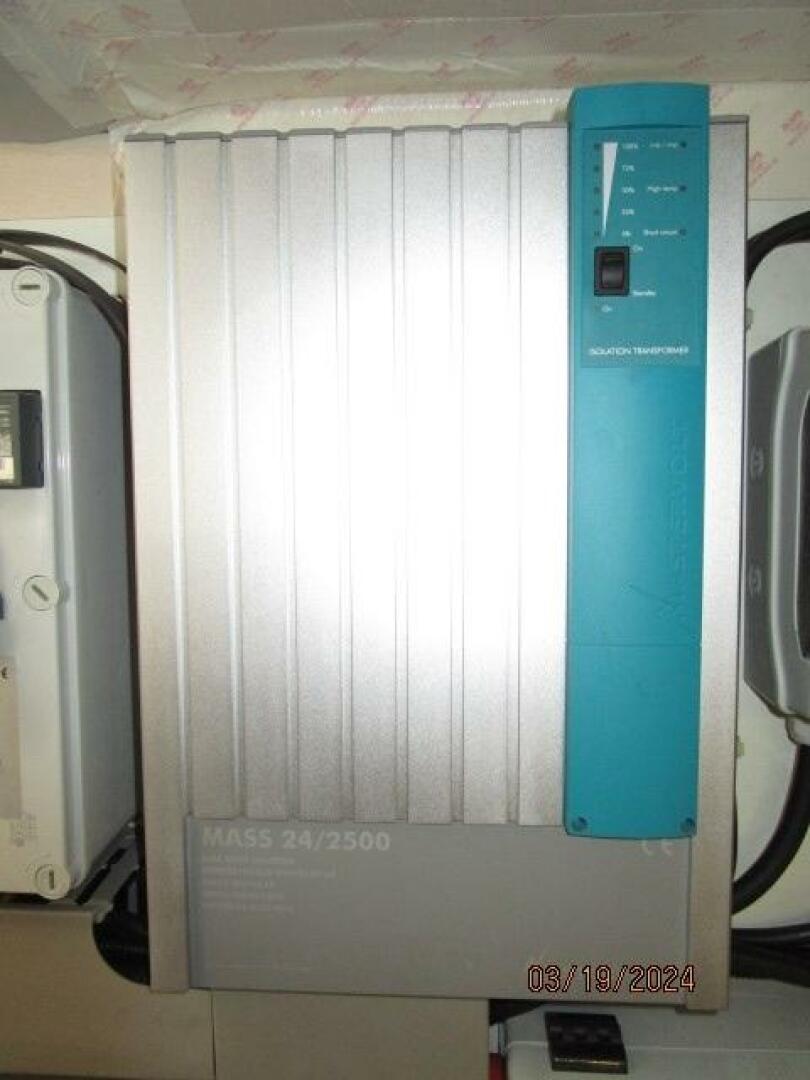 Slide: The Image of 50' Beneteau inverter - 5139421