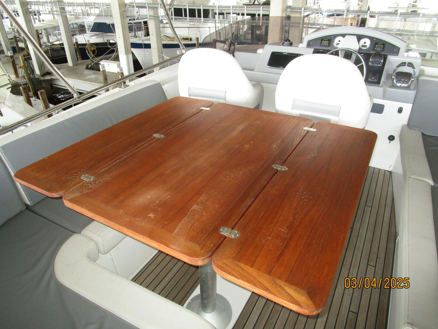 Slide: The Image of 50' Beneteau flybridge table - 5139401