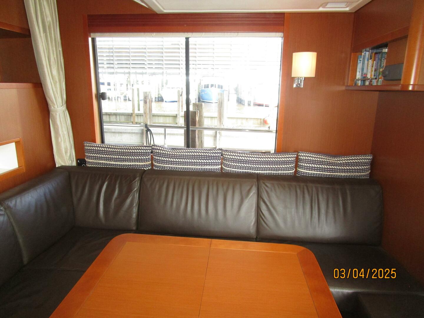 Slide: The Image of 50' Beneteau salon starboard - 5139452
